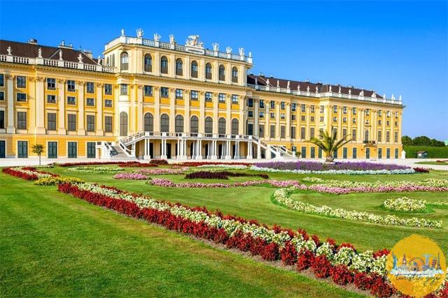 Schönbrunn Sarayı ve Bahçeleri